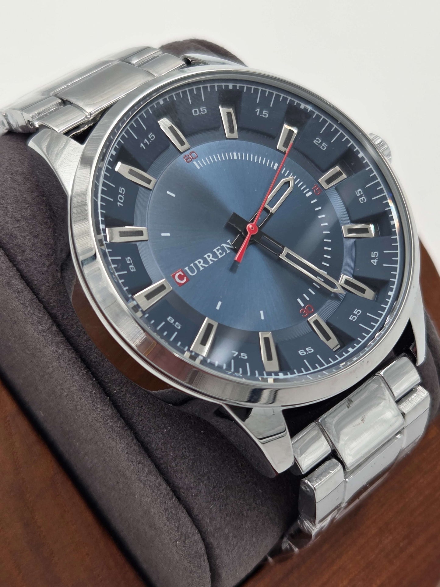 Curren 8406 men’s quartz watch with stainless steel construction and industrial dial design